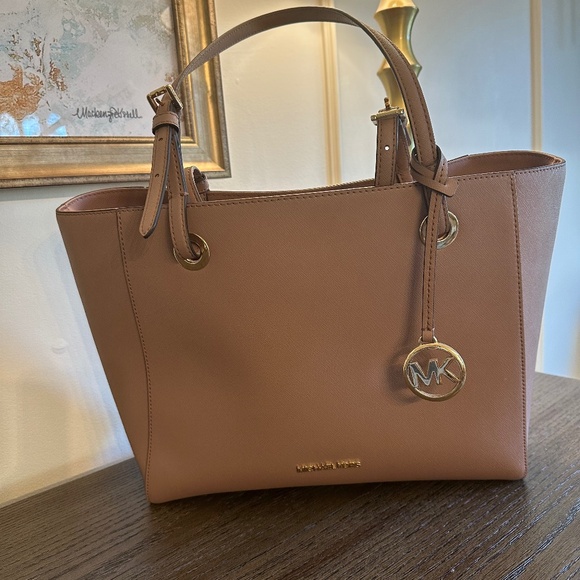 Michael Kors Purse - Picture 1 of 4